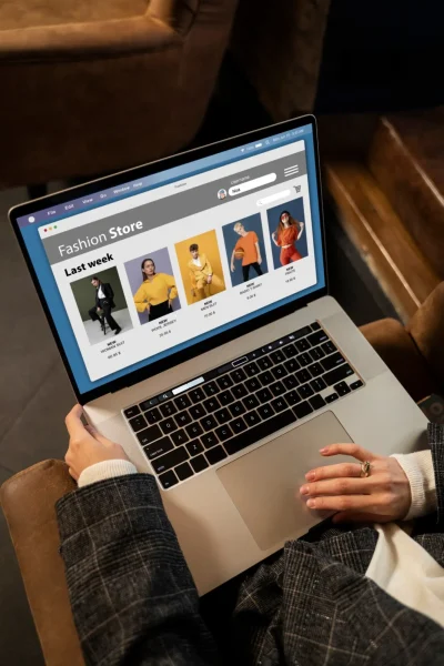 imgi_64_close-up-hands-holding-device_23-2149241408